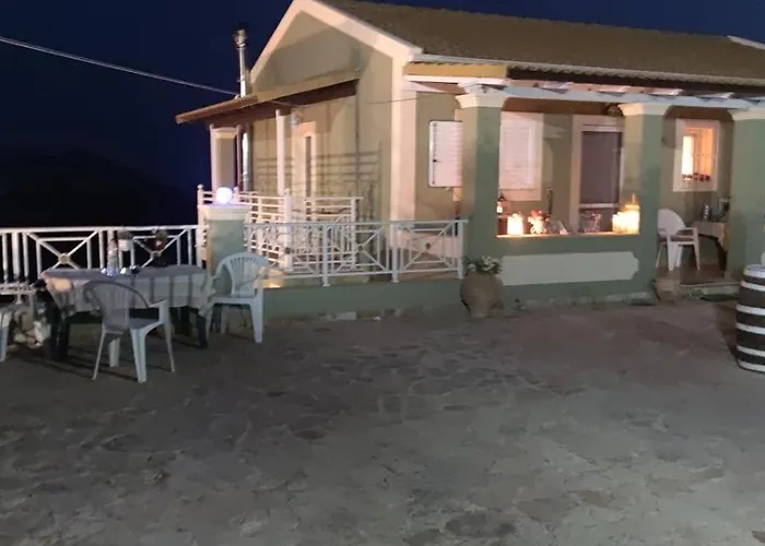 Loukas House 1σταυρος-κερκυρα μακράτα Casa vacanze *